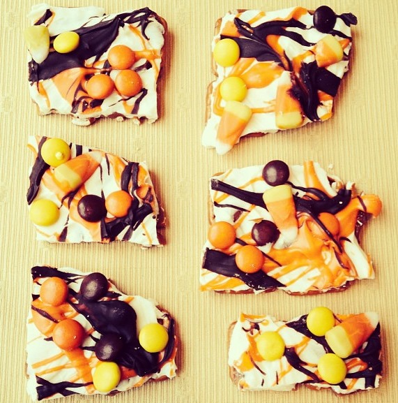 https://hungry-blonde.com/wp-content/uploads/2015/10/Trick-Or-Treat-Candy-Bark.jpg