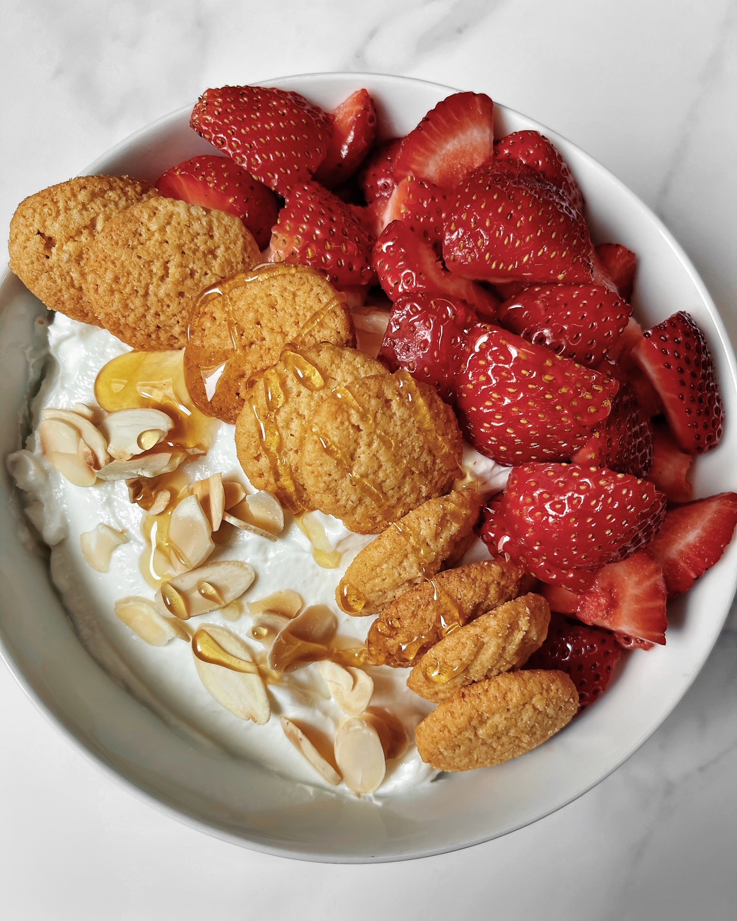 https://hungry-blonde.com/wp-content/uploads/2021/07/Healthy-Strawberry-Shortcake-Bowl.jpg