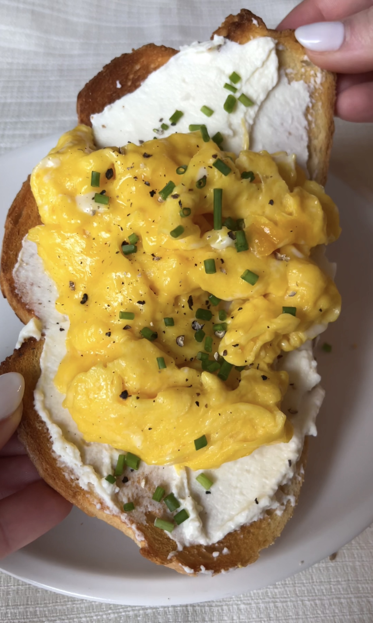 https://hungry-blonde.com/wp-content/uploads/2022/04/perfect-soft-scrambled-eggs.jpg