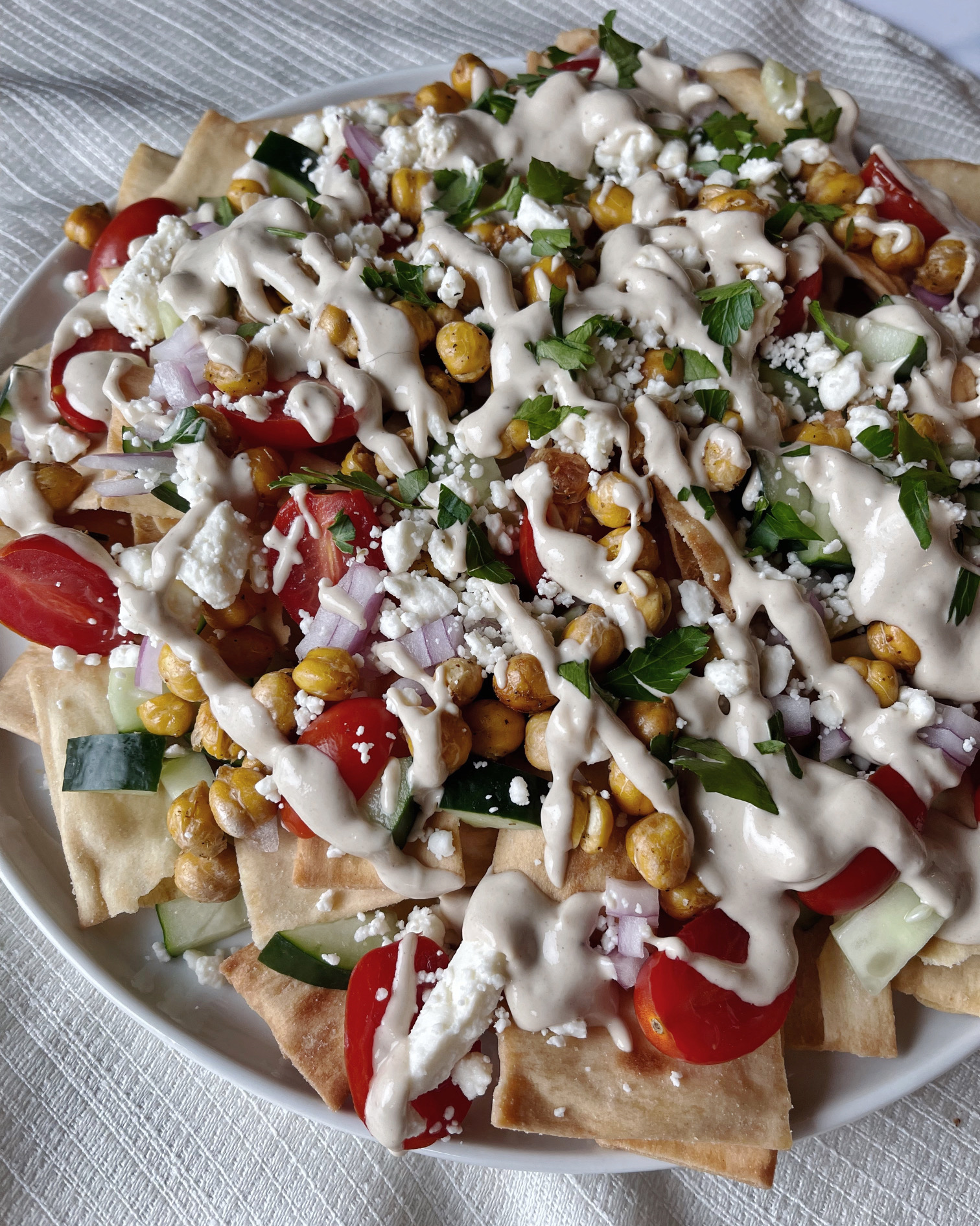 https://hungry-blonde.com/wp-content/uploads/2022/11/Easy-Greek-Nachos2.JPG